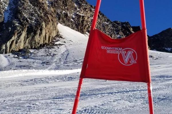 澳门金沙app下载滑雪队